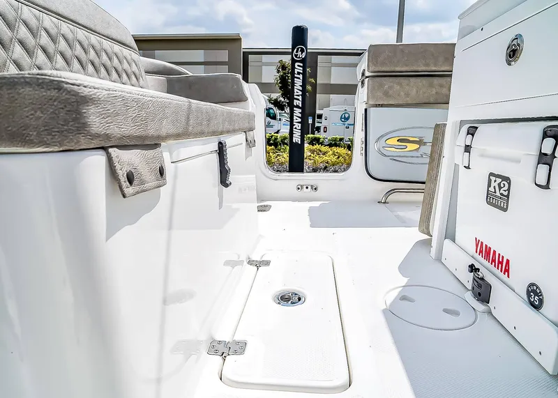Slide: The Image of 2025 Sea Hunt Ultra 275 SE boat interior with Yamaha and K2 Coolers branding. - 10