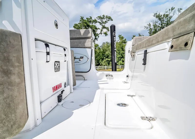 Slide: The Image of 2025 Sea Hunt Ultra 275 SE boat interior with Yamaha cooler and seating. - 11