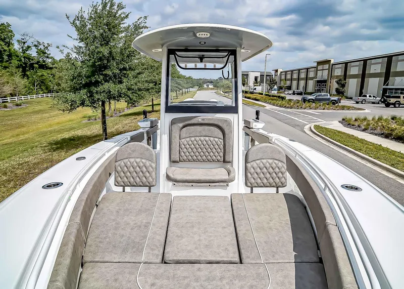 Slide: The Image of 2025 Sea Hunt Ultra 275 SE boat with luxurious seating and modern design. - 19