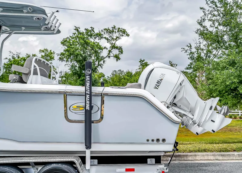 Slide: The Image of 2025 Sea Hunt Ultra 275 SE boat with Yamaha engine on trailer. - 3