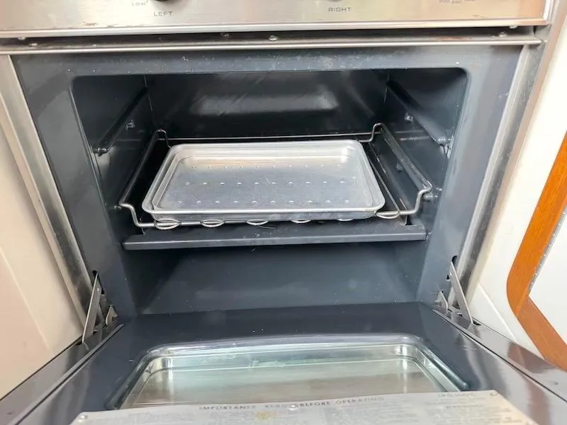 Slide: The Image of Oven with baking tray in a 1995 Catalina 30 yacht. - 36