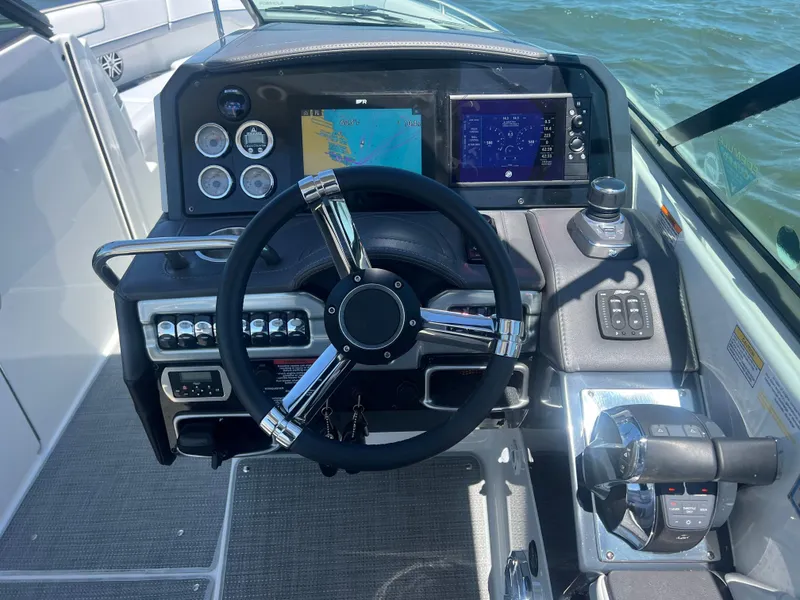 Slide: The Image of Formula 290 Bowrider 2022 - 10