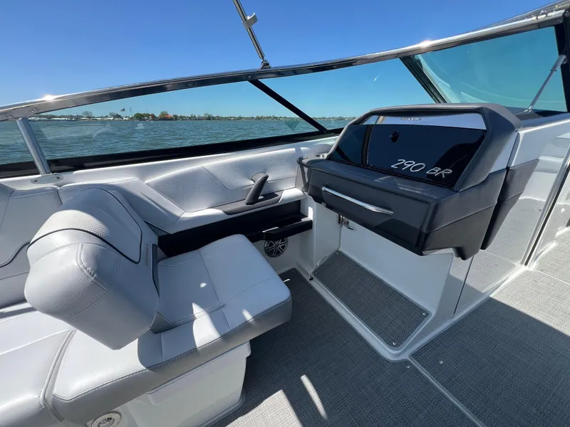 Slide: The Image of Formula 290 Bowrider 2022 - 12