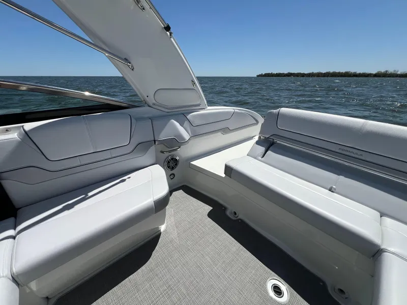 Slide: The Image of Formula 290 Bowrider 2022 - 14