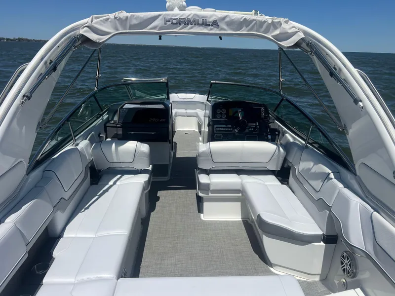 Slide: The Image of Formula 290 Bowrider 2022 - 16