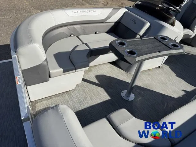 Slide: The Image of Bennington 22 SSRX Pontoon & 115HP Yamaha 2021 - 13