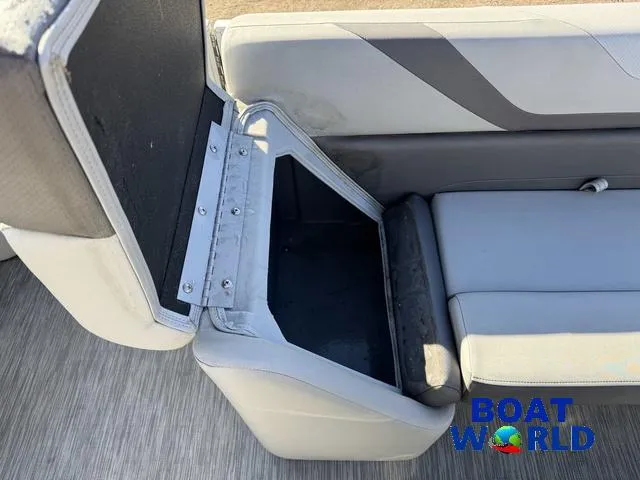 Slide: The Image of Bennington 22 SSRX Pontoon & 115HP Yamaha 2021 - 15