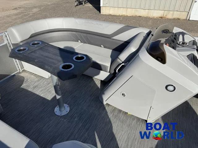 Slide: The Image of Bennington 22 SSRX Pontoon & 115HP Yamaha 2021 - 16