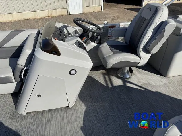 Slide: The Image of Bennington 22 SSRX Pontoon & 115HP Yamaha 2021 - 18