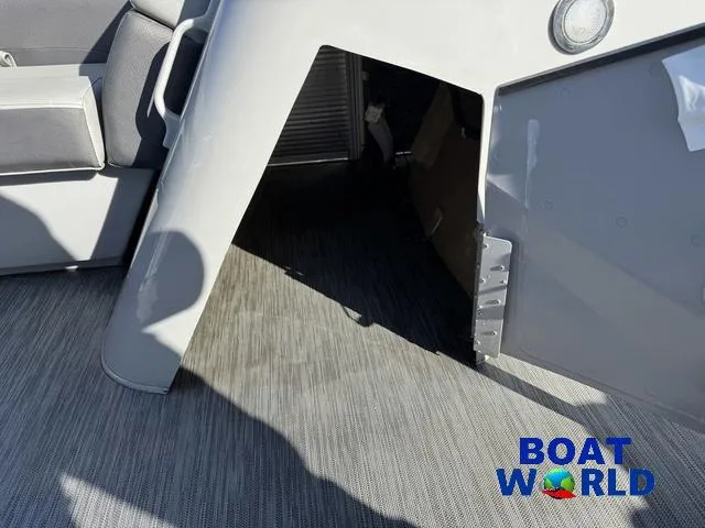 Slide: The Image of Bennington 22 SSRX Pontoon & 115HP Yamaha 2021 - 19