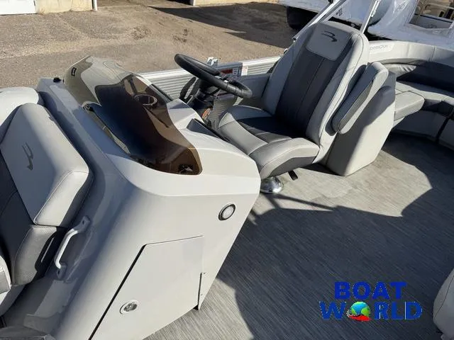 Slide: The Image of Bennington 22 SSRX Pontoon & 115HP Yamaha 2021 - 25