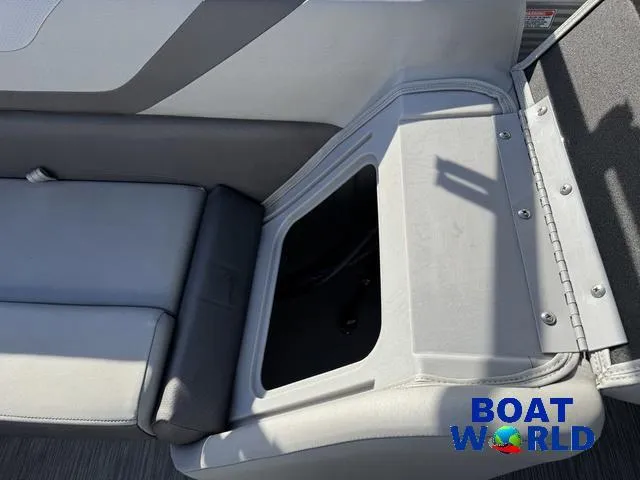 Slide: The Image of Bennington 22 SSRX Pontoon & 115HP Yamaha 2021 - 37