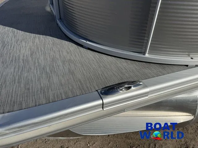 Slide: The Image of Bennington 22 SSRX Pontoon & 115HP Yamaha 2021 - 54