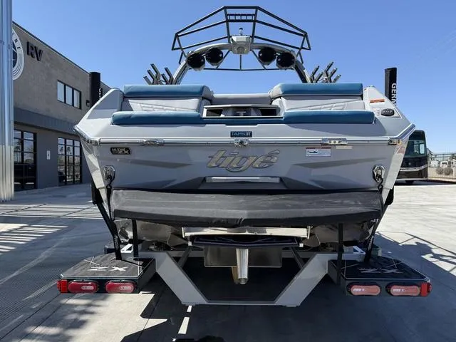 Slide: The Image of Tigé Ultré 23ZX 2025 - 6