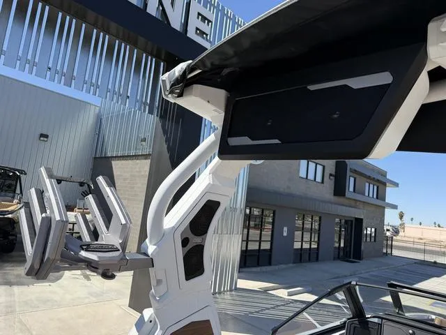 Slide: The Image of Supra SE 575 2025 - 17