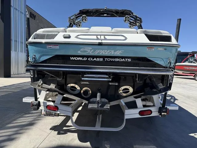 Slide: The Image of 2015 Supreme S226 towboat, rear view, showcasing "World Class Towboats" branding. - 7