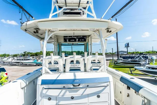 Slide: The Image of Boston Whaler Outrage 350 2015 - 10