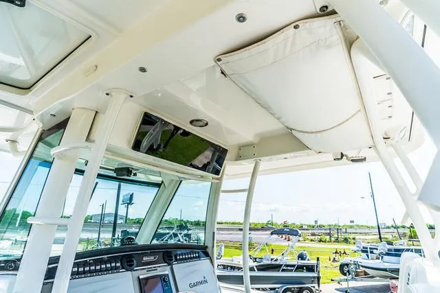 Slide: The Image of Boston Whaler Outrage 350 2015 - 15