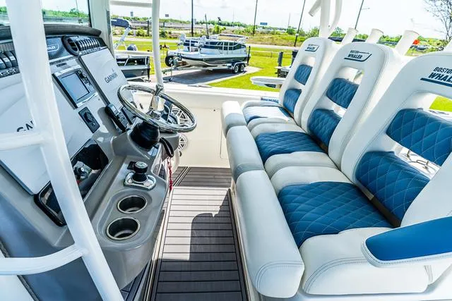 Slide: The Image of Boston Whaler Outrage 350 2015 - 18