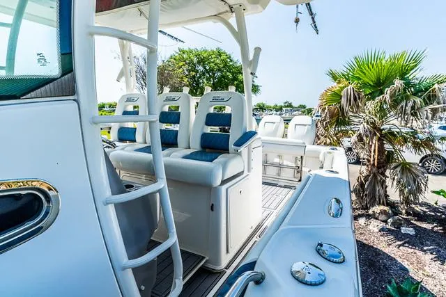 Slide: The Image of Boston Whaler Outrage 350 2015 - 20