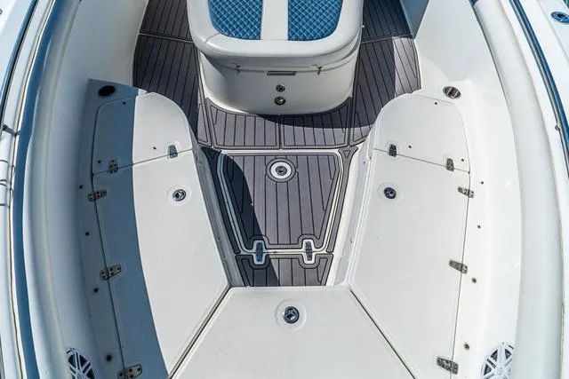Slide: The Image of Boston Whaler Outrage 350 2015 - 22