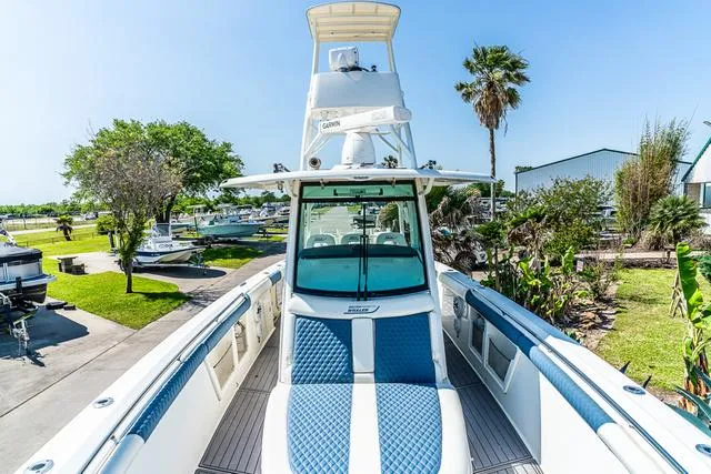 Slide: The Image of Boston Whaler Outrage 350 2015 - 23