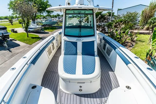 Slide: The Image of Boston Whaler Outrage 350 2015 - 24
