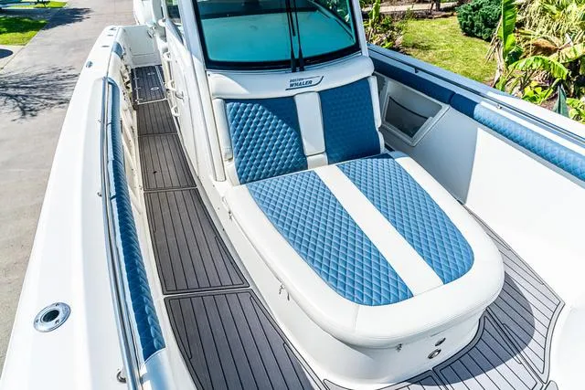 Slide: The Image of Boston Whaler Outrage 350 2015 - 25