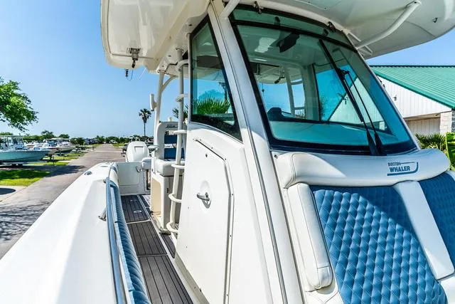 Slide: The Image of Boston Whaler Outrage 350 2015 - 26