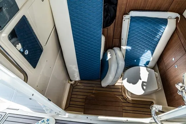 Slide: The Image of Boston Whaler Outrage 350 2015 - 28