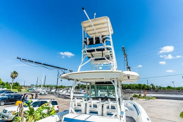 Slide: The Image of Boston Whaler Outrage 350 2015 - 6