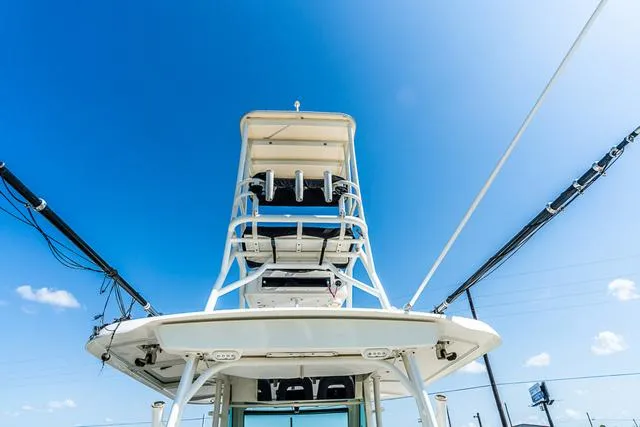 Slide: The Image of Boston Whaler Outrage 350 2015 - 9