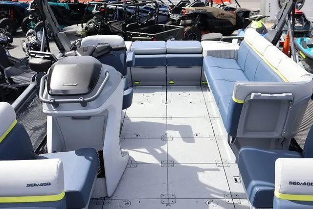 Slide: The Image of Sea-Doo Switch Cruise Limited 21 2025 - 10