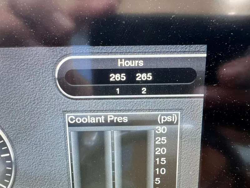 Slide: The Image of Display panel showing 265 hours and coolant pressure for 2018 Scout 255 Dorado. - 20