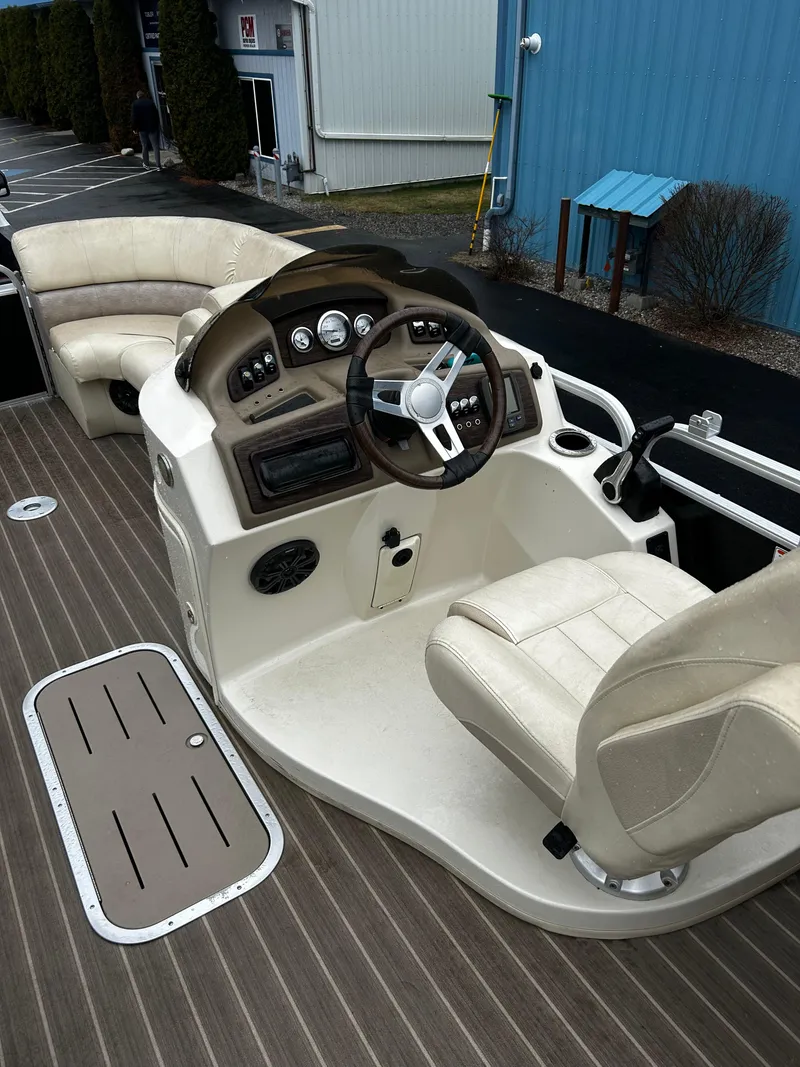Slide: The Image of 2015 Bennington 2250 GSR boat interior with steering console and seating. - 4