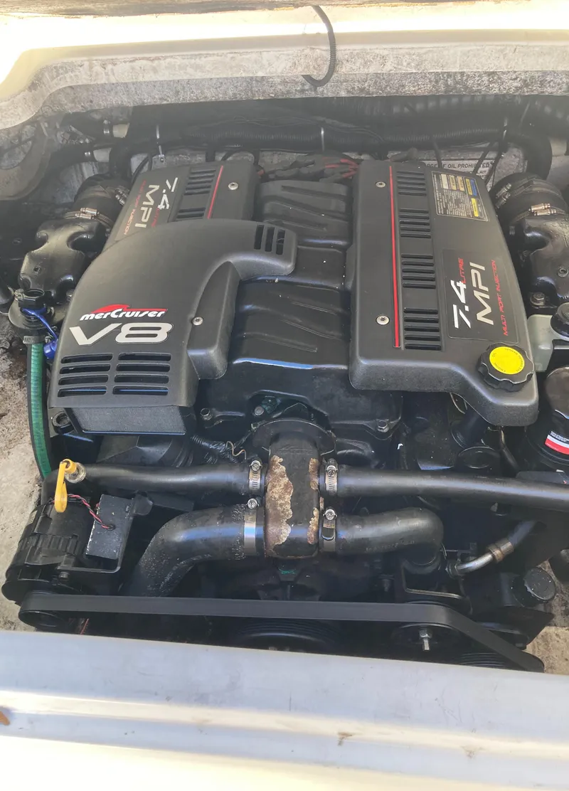 Slide: The Image of Engine of a 2000 Formula 260 Sun Sport boat, featuring a MerCruiser 7.4 MPI V8. - 30