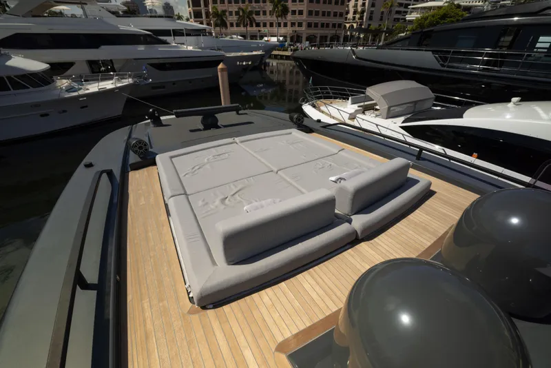 Slide: The Image of Flybridge Pad - 15