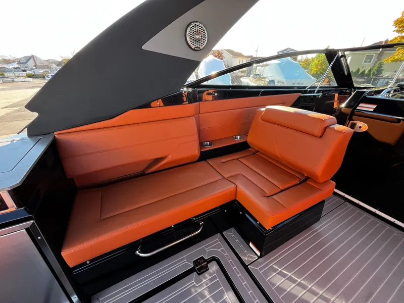 Slide: The Image of Cruisers 34 GLS 2022 - 10