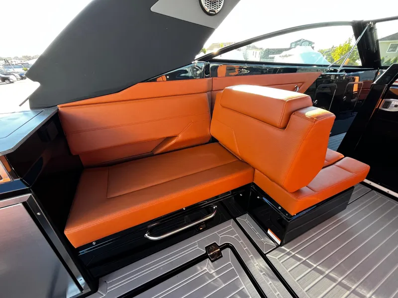 Slide: The Image of Cruisers 34 GLS 2022 - 11