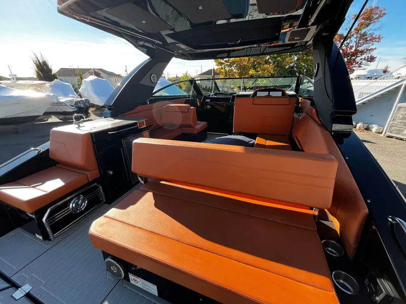 Slide: The Image of Cruisers 34 GLS 2022 - 14