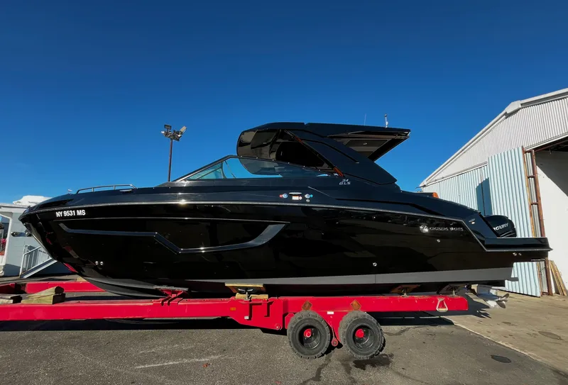 Slide: The Image of Cruisers 34 GLS 2022 - 2