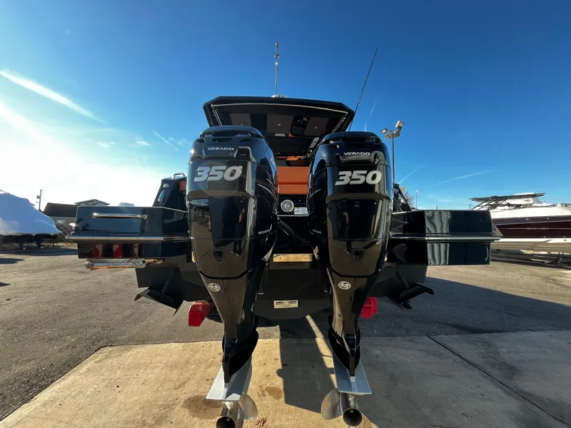 Slide: The Image of Cruisers 34 GLS 2022 - 3