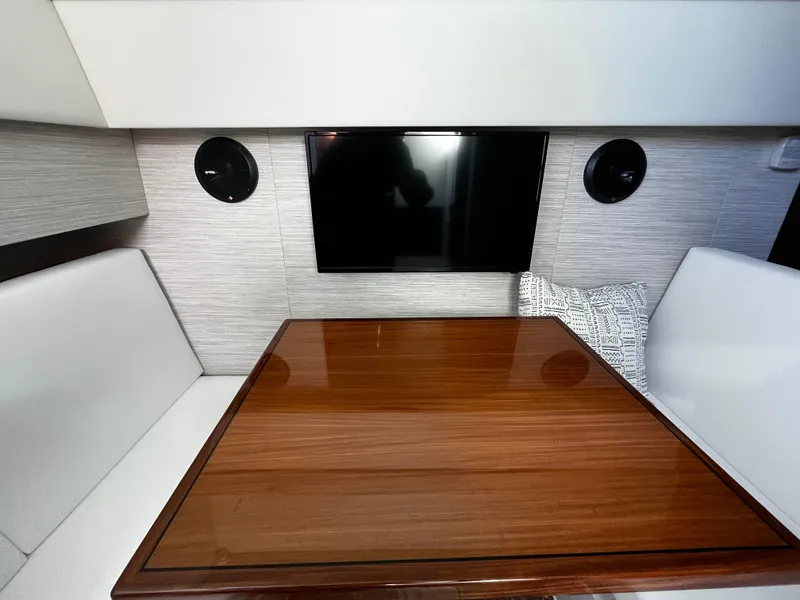 Slide: The Image of Cruisers 34 GLS 2022 - 31