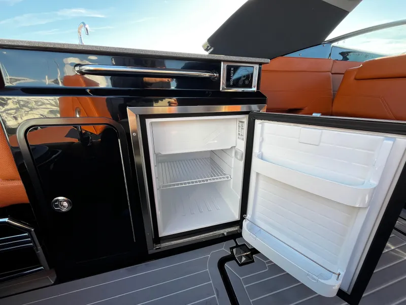 Slide: The Image of Cruisers 34 GLS 2022 - 34