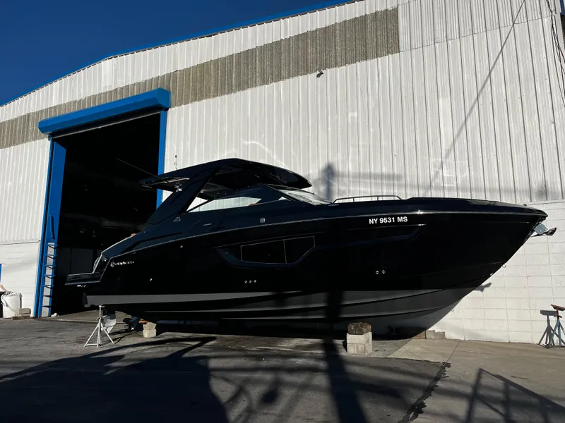 Slide: The Image of Cruisers Yachts 34 GLS 2022 - 1