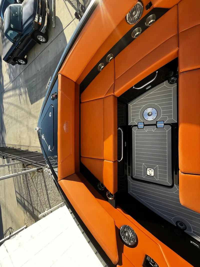 Slide: The Image of Cruisers Yachts 34 GLS 2022 - 12