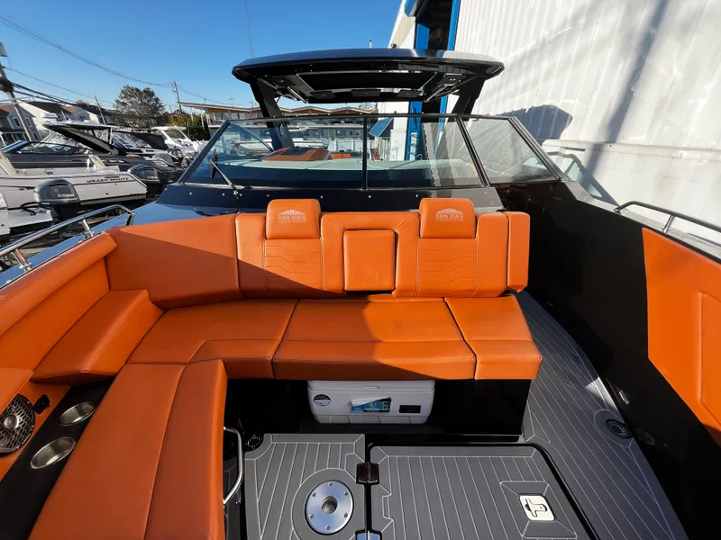 Slide: The Image of Cruisers Yachts 34 GLS 2022 - 13