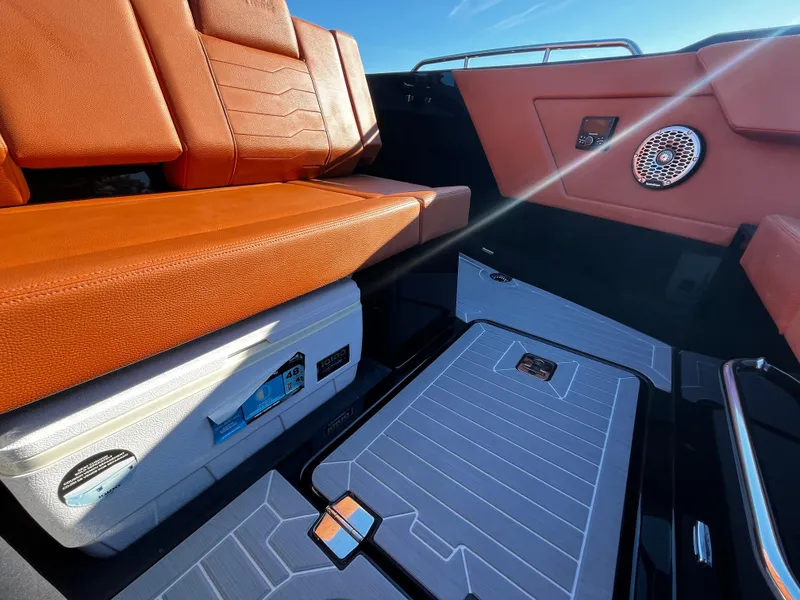 Slide: The Image of Cruisers Yachts 34 GLS 2022 - 26