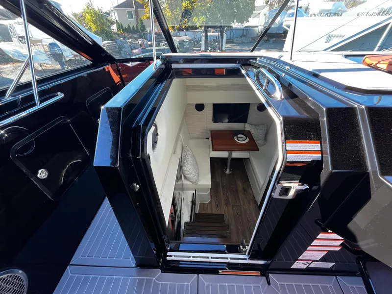 Slide: The Image of Cruisers Yachts 34 GLS 2022 - 29