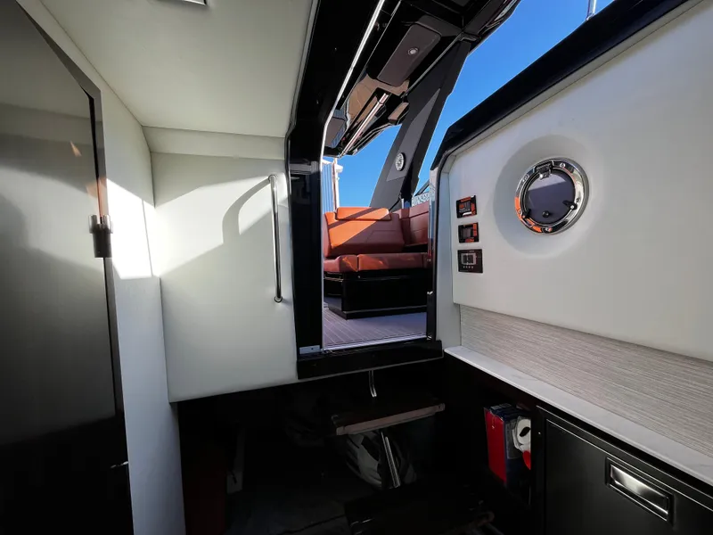 Slide: The Image of Cruisers Yachts 34 GLS 2022 - 35